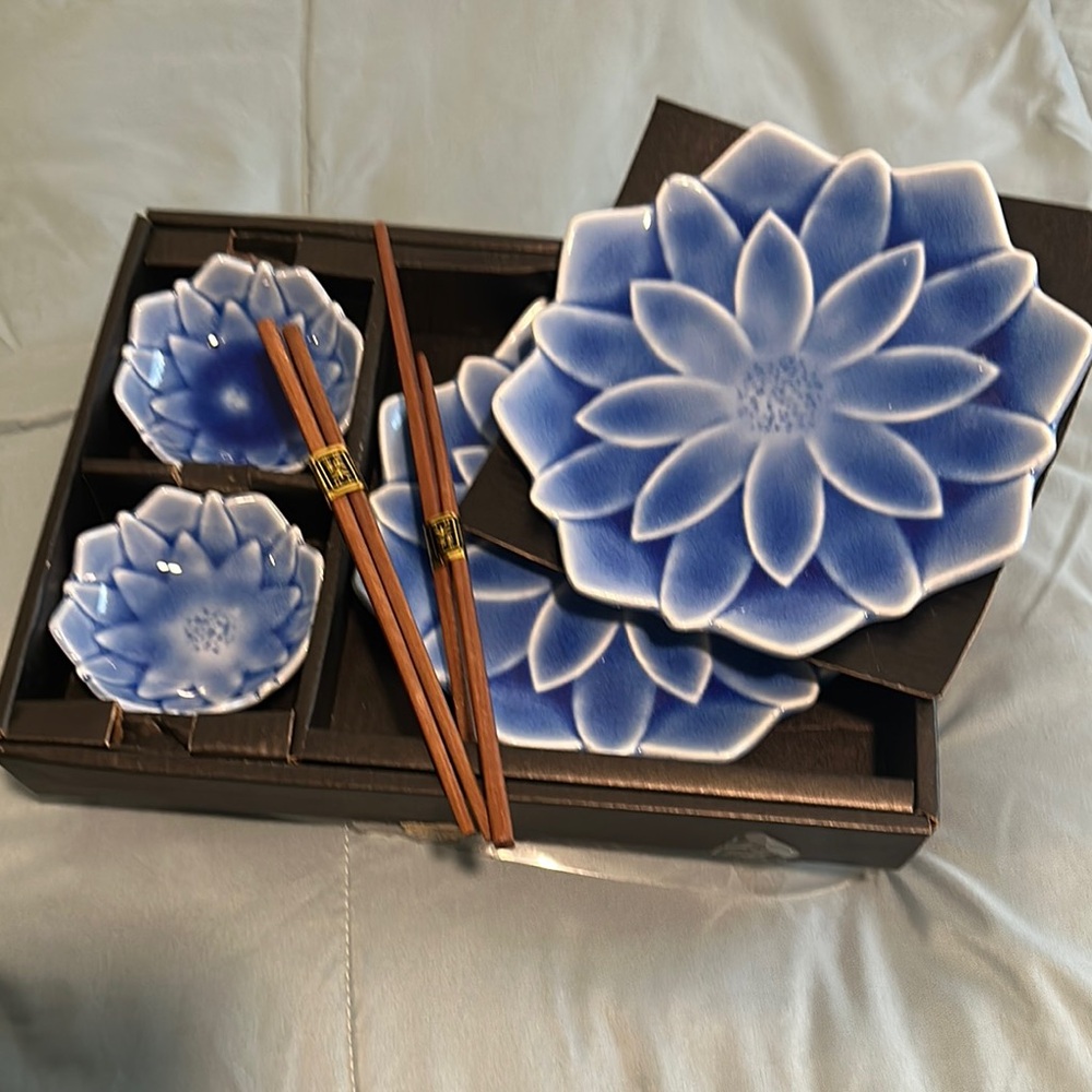 Blue Floral Dinnerware Set